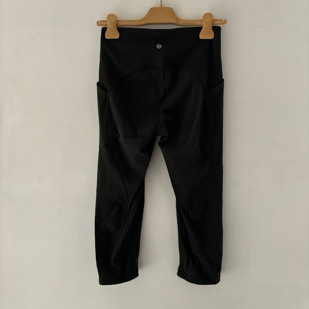 Lululemon cropped green leggings with pockets
